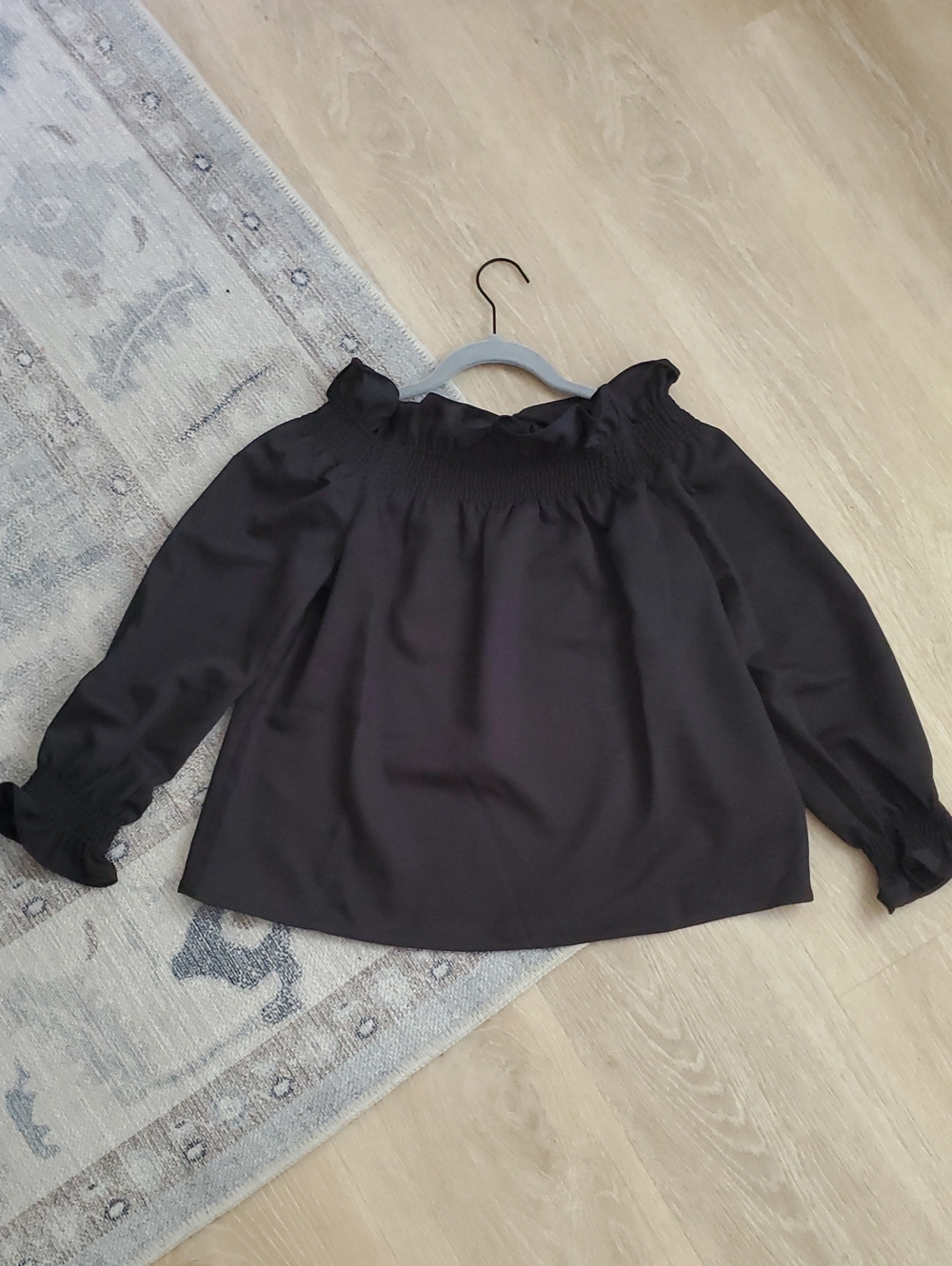 Tuckernuck Black Off Shoulder Smocked Marguerite Blouse Shirt Top SzXS.